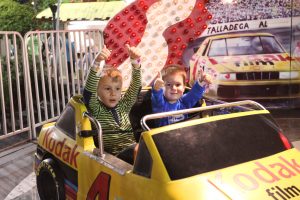 kids on ride at jolly roger